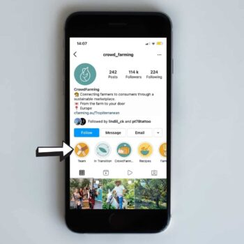 Auf diesem Bild ist ein Instagramprofil zu sehen. Der Fokus wird auf die Instagram-Story-Highlights gerichtet.