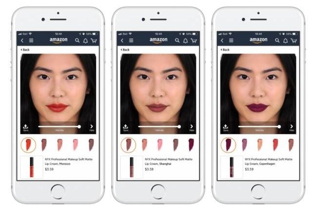 Das Bild zeigt drei Smartphones, die mit AR-Filter unterschiedliche Lippenstiftfarben auf einem Selfie darstellen